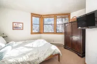Plunge A by AvantStay Stunning Views A Block from Lift 7