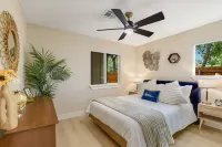 Sapphire Gem - In Downtown Georgetown