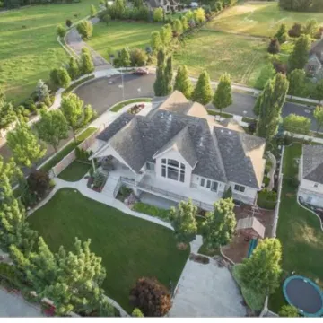 Luxury Basement Full Apartment with Private Entrance