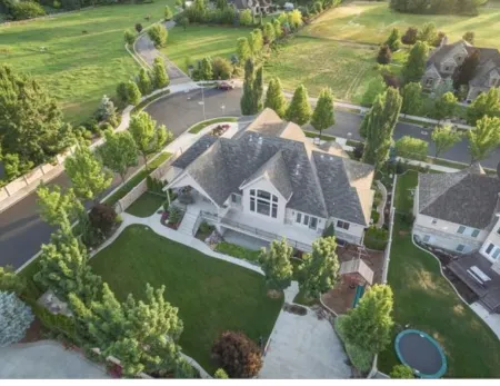 Luxury Basement Full Apartment with Private Entrance