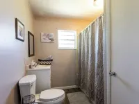 Connect with Nature at this Peaceful home near by multiple springs and trails . Hotels in Levy County
