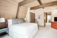 Alder by AvantStay Moody Retreat: Patio Hot Tub in Sunriver