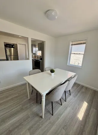 Charming 2-bedroom house in fantastic Long Beach with WiFi Отели в г. Лонг Бич