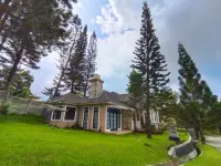 Villa Kota Bunga A8-01 - 3Br with Pool by Zahra Al-Jazeerah