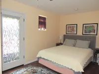 Modern Two Bedroom House Six Blocks from Main Street Sheridan King & Queen Beds