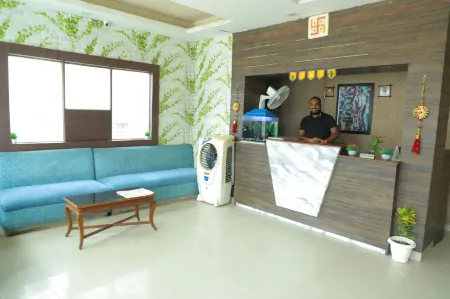 Hotel Shri Bhaskar Отели рядом с достопримечательностью «Vishnu Inter College Play Ground»