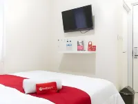 RedDoorz @ Garden Boulevard Citra Raya Tangerang Hotels in Panongan