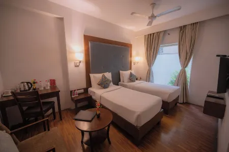 Hotel Clarks Collection Bhavnagar Отели рядом с достопримечательностью «Ghogha Beach»