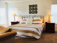 SOUTH FACING POOL/SPA - ALL DAY SUN - FREE BBQ/WIFI/CALLS - GAMES ROOM - 5 BR