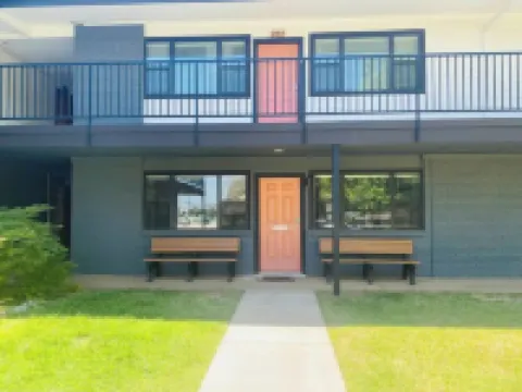 Lovely Designer 1 Bedroom with Free Parking