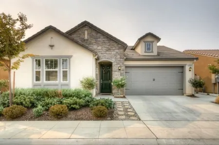 Clovis House, Sleeps 10, Hammock, Covered Patio, Game Table Отели рядом с достопримечательностью «Sierra Vista Kiosk - Fresno County Public Library»