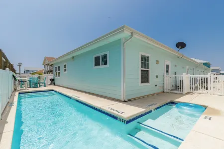 Fun 2 Bedroom Pets Pool Sleeps 6