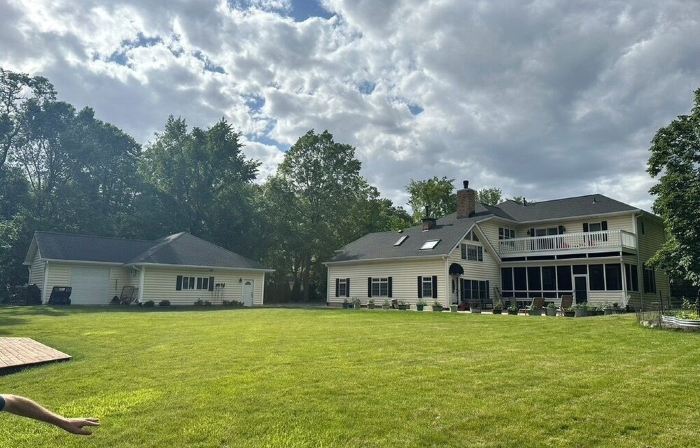 Indiana Dunes Getaway on 2 acres! Truly unique 4 Bedroom, 4 Bath home!