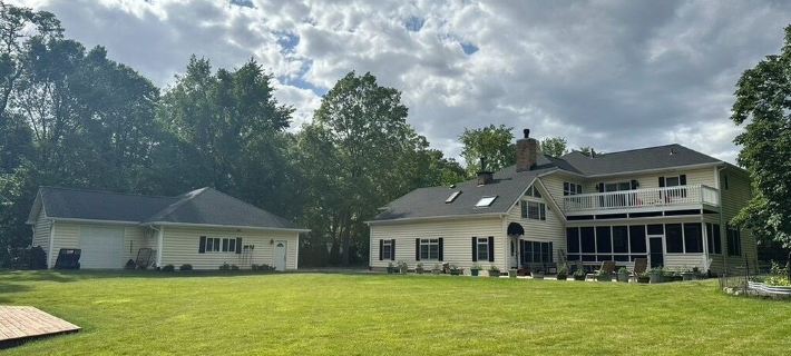 Indiana Dunes Getaway on 2 acres! Truly unique 4 Bedroom, 4 Bath home! Ξενοδοχεία στην πόλη Porter County