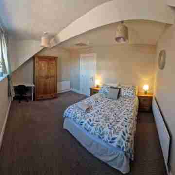 Cosy 5 Bedroom Property near Botanic Avenue - 5-10 Minute Walk from City Centre Rooms