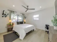 Private Yard! Getaway 3 Mi to Hard Rock Stadium Hotels in Miramar