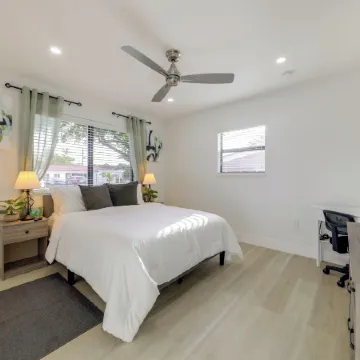 Private Yard! Getaway 3 Mi to Hard Rock Stadium