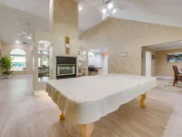 Billiards & Private Pool: Bright Clovis Home! クローヴィスのホテル
