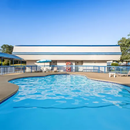 Super 8 by Wyndham Commerce