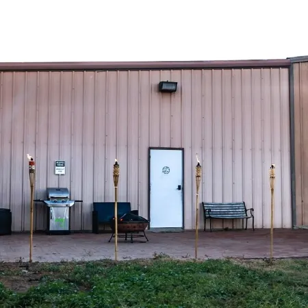 Buffalo airport Fly Inn. 2 bedroom inside a airplane hangar!