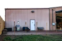 Buffalo airport Fly Inn. 2 bedroom inside a airplane hangar!
