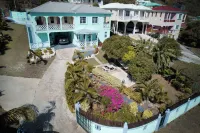 Breathtaking views 5min from the beach! Hotels in 