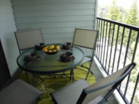 7 Mins to Lake Tahoe Beaches, 3 Mins to Heavenly Ski Slopes! Breathtaking Views!