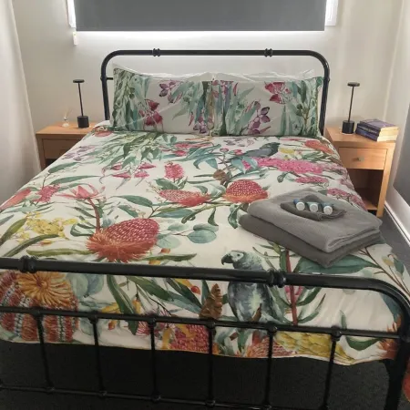 Cosy cottage on the edge on town within walking distance to the centre of town.