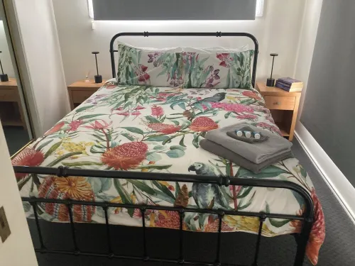 Cosy cottage on the edge on town within walking distance to the centre of town.