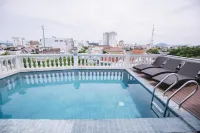 ดิ ออร์คิด พรีเมียม โฮเทล - สระว่ายน้ำบนดาดฟ้า