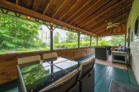 Victorian Lakehouse with private beach Hotels in Edinburg