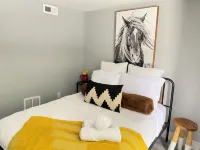 Chic Spacious Home 5 Mins To College & Frederick Health