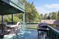 POOL! Hot Tub, Lake, and LOCATION! Hiking, Adventures or Relaxation
