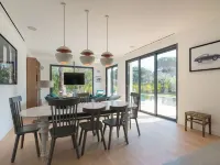 Vivenda Espaçosa com Piscina Aquecida Mt-discreta Hoteles en Pechão