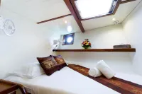 Classic gaff schooner Hotels in Kawthaung