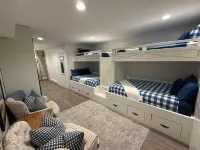 Hidden Pond Large Two Bedroom, Pet Friendly, with Hot Tub and Private Beach