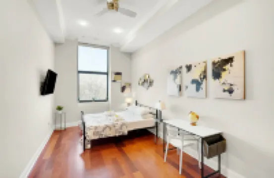 Gorgeous Rooftop Pool and Gym Access - Stylish Urban Retreat