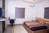 2 Bedroom 5G WIFI | Work Desk 24/7 Security Hotels in Sangotedo