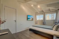 Luxurious penthouse - couples/families  2br minutes from TLV center free parking Hotels in Ramat Gan