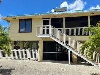 3-bedroom on water. Cable, WiFi, AC, Hot tub, Dock. Feb & March 2026 Available!! Hotels near Blue Hole