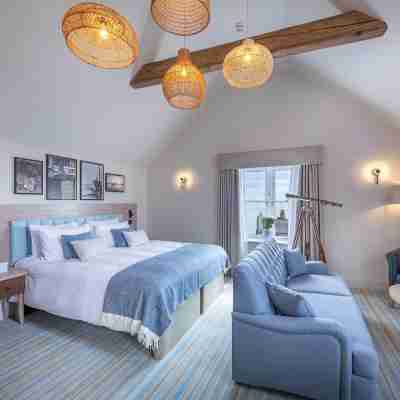 The Ship Hotel Rooms