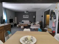 Vacation rental house in provence with jacuzzi (avignon) Hotels in Sarrians