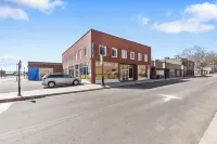 2Bdrm Stay in Downtown Cape, Walkable, Laundry