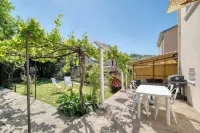 3-bedroom house with garden and garage near town center and train station. Hotels in Pamiers