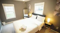 Cozy 3-Bedroom Home with WiFi & AC – Just 8 Minutes from the Airport!