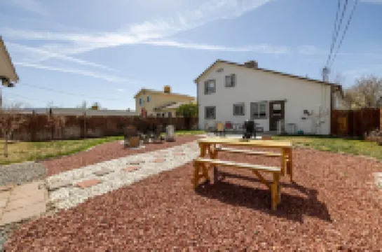 FRUITOPIA! Your 4 bedroom, 2 bath adventure basecamp in downtown Fruita CO