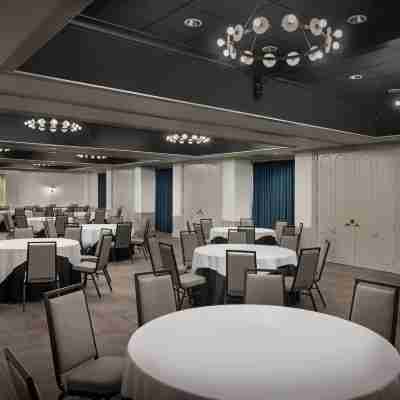 DoubleTree Suites by Hilton Lexington Dining/Meeting Rooms