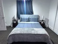 Convenient Walkout Basement Apartment, private entrance in Aurora with WiFi