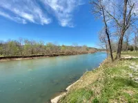 The Floy at High Bank – Charming Elk Riverfront Tiny Cabin in Scenic Noel, MO