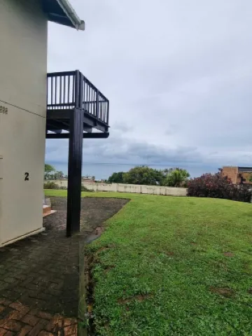 Cozy 2-bedroom apartment in tranquil Margate with WiFi